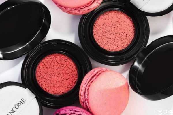 可以只画腮红不画眼影吗?眼影画腮红的步骤 可以只画腮红不画眼影吗?眼影画腮红的步骤