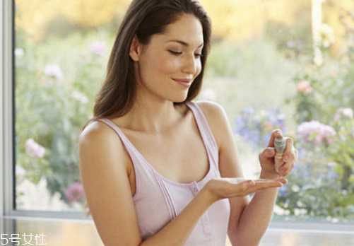 敷面膜后要用洗面奶洗脸吗 敷面膜常见的几个误区