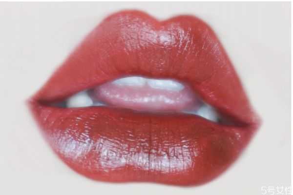 口红粘毛怎么办?怎么解决口红粘毛 口红粘毛怎么办?怎么解决口红粘毛