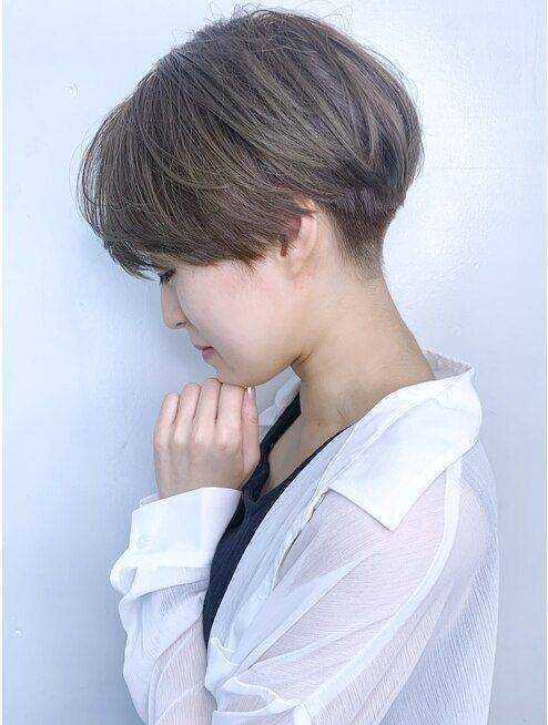 夏季女士短发这样剪，后脖推起来真时尚，看着很心动 