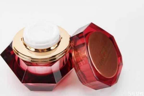 伊思蜗牛霜红的好还是白的好?伊思蜗牛霜真假辨别 伊思蜗牛霜红的好还是白的好?伊思蜗牛霜真假辨别