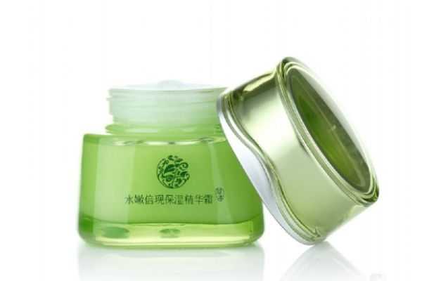 滋润霜和精华霜还有面霜之间的区别 滋润霜和精华霜还有面霜之间的区别