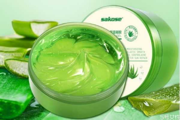 芦荟胶涂了睡前要洗掉吗？涂完芦荟胶要不要洗脸