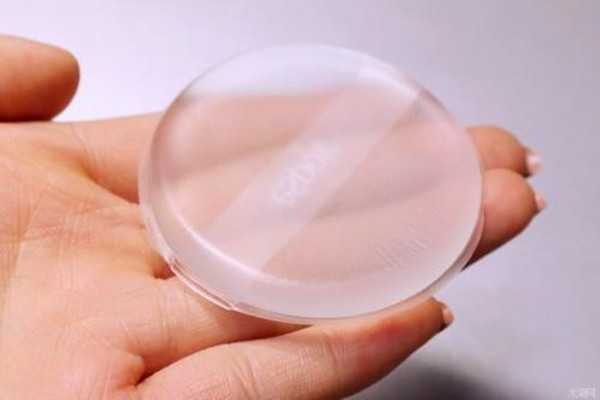 硅胶粉扑适合用干粉吗？涂干粉用刷子还是粉扑好