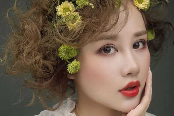 眼影涂抹范围过大会怎么样？不晕染的眼妆好看吗