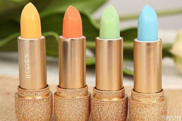 经常涂有色唇膏好吗?涂变色唇膏要卸妆吗 经常涂有色唇膏好吗?涂变色唇膏要卸妆吗