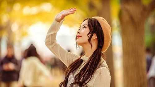 女生暗恋你有哪些表现 女生暗恋你有哪些表现