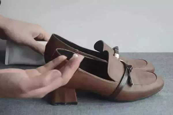 过期的护手霜可以涂脚吗