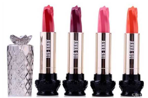 变色唇膏能涂着睡觉吗?涂唇膏的正确步骤 变色唇膏能涂着睡觉吗?涂唇膏的正确步骤