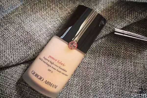 阿玛尼蓝标的色号 阿玛尼蓝标质地如何 阿玛尼蓝标的色号 阿玛尼蓝标质地如何