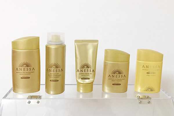 安耐晒小金瓶和小金管的区别 安耐晒小金瓶和小金管的区别