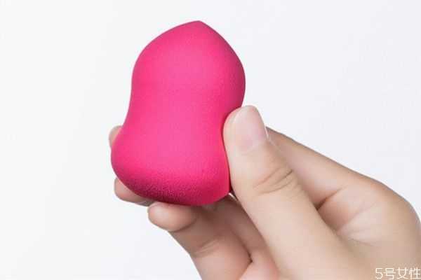 怎么用美妆蛋上腮红?美妆蛋上腮红步骤 怎么用美妆蛋上腮红?美妆蛋上腮红步骤