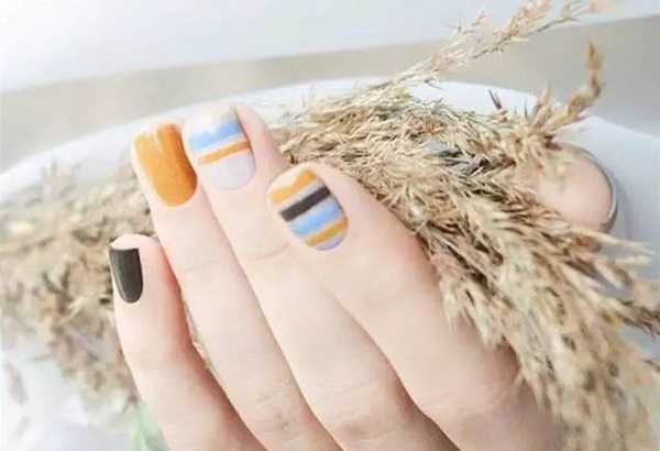 光疗胶和甲油胶有什么不同 光疗胶和甲油胶有什么不同