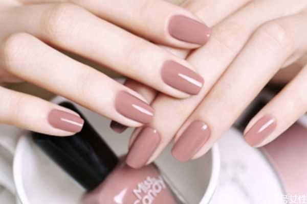 美甲胶水可以用502胶水代替吗？美甲掉了可以用502粘吗