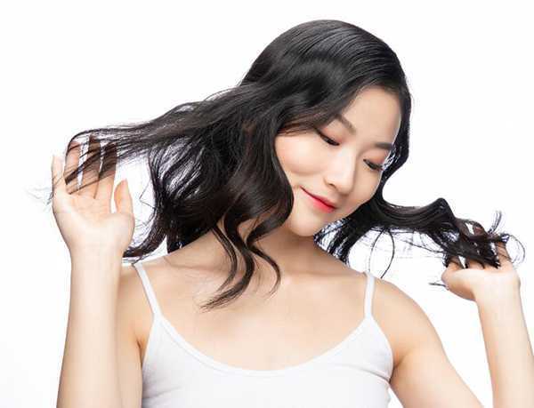 女生打理卷发的小技巧 女生打理卷发的小技巧