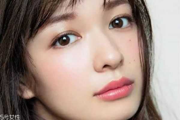 萌妹娃娃妆怎么画