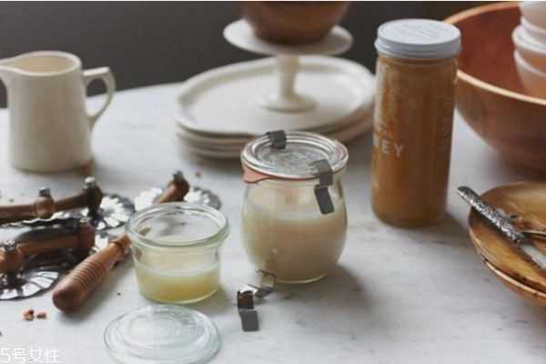 海藻面膜用哪种牛奶好