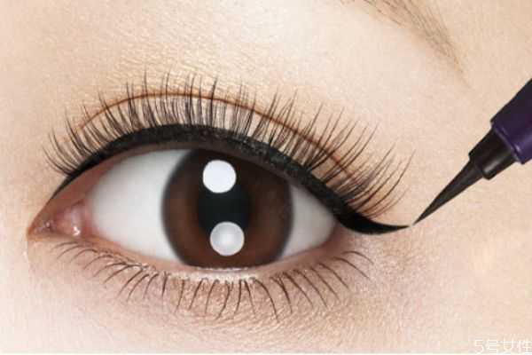 画内眼线会渗到眼睛里吗？画内眼线对眼睛有伤害吗