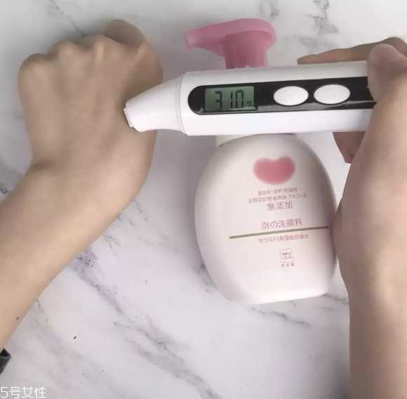 cow洗面奶和肌研极润洗面奶哪个好