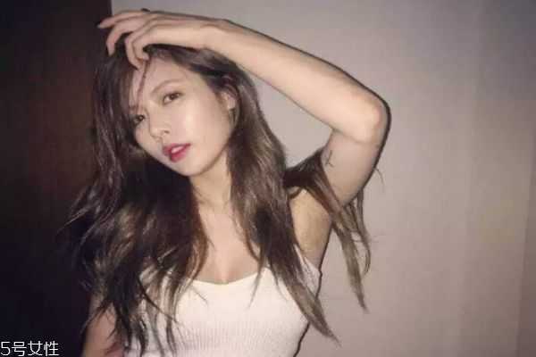 美瞳泡了1个月还能用吗