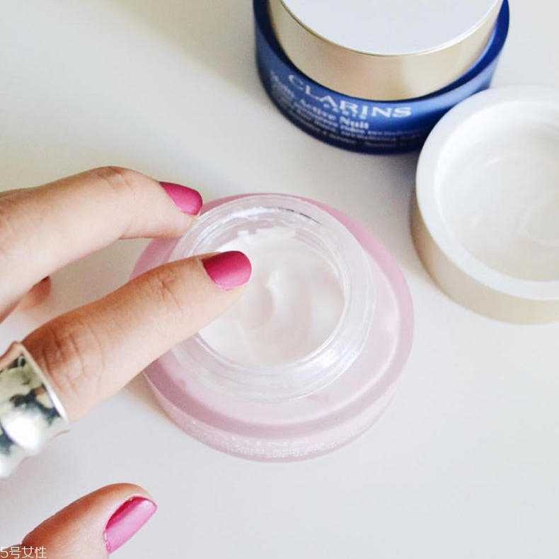 娇韵诗青春赋活系列适合年龄 25岁以上轻龄肌