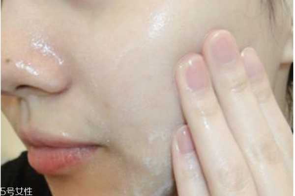 痘痘肌怎么补水 痘痘肌适合用的乳液推荐