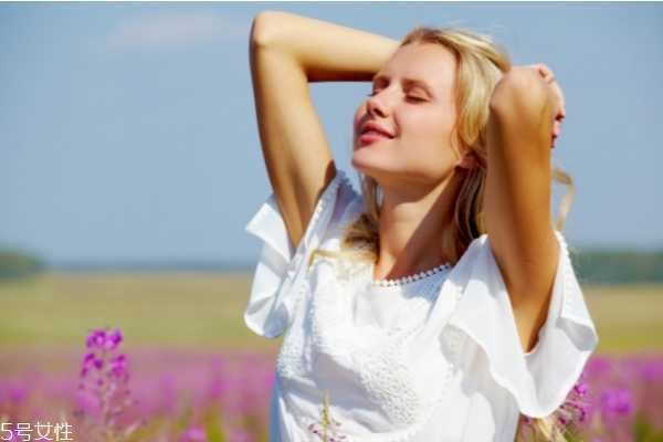 洗脸水加什么好美白护肤 洗脸美肤技巧