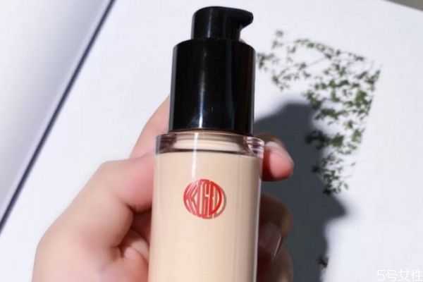 粉底液是bb霜吗 粉底液是bb霜吗