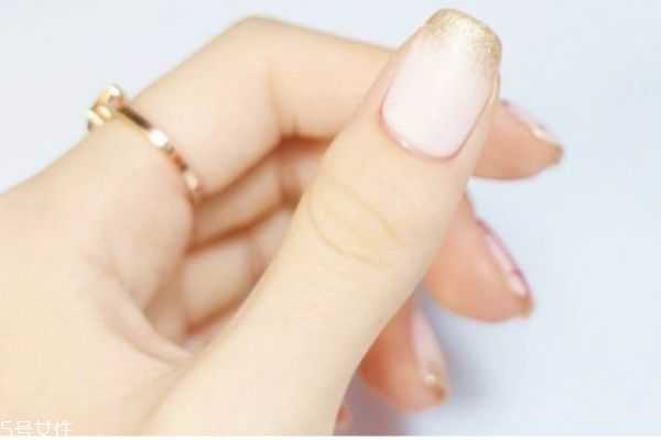 日系田园风美甲怎么做？丝绒美甲做法教程