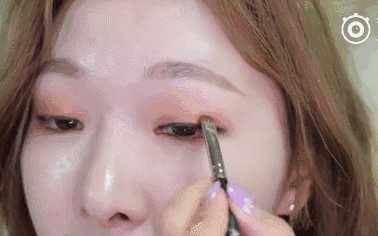 内双眼皮画眼妆技巧 先画眼妆还是先贴双眼皮贴