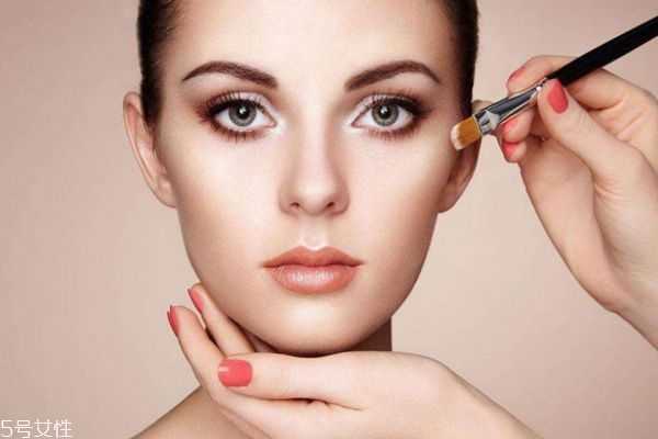 上粉底液什么工具好用？上粉底液的小技巧