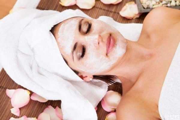 涂了精华还可以敷面膜吗？敷面膜好处多还是坏处多