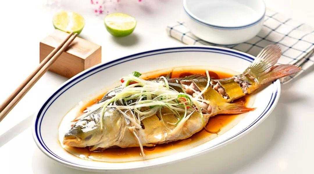 鱼刺卡喉咙解决方法