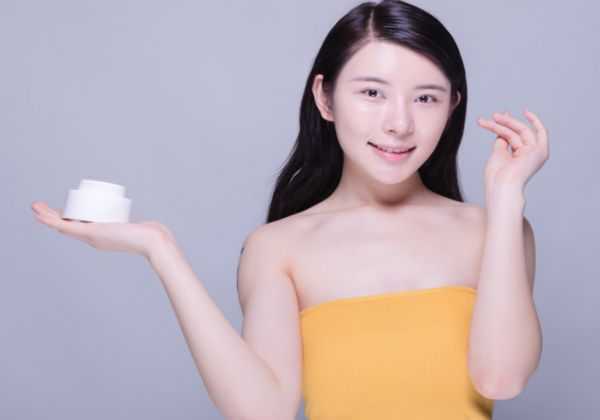 夏天擦脸用什么护肤品 夏天擦脸用什么护肤品