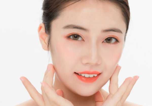 圆脸适合哪种眉型 圆脸适合哪种眉型