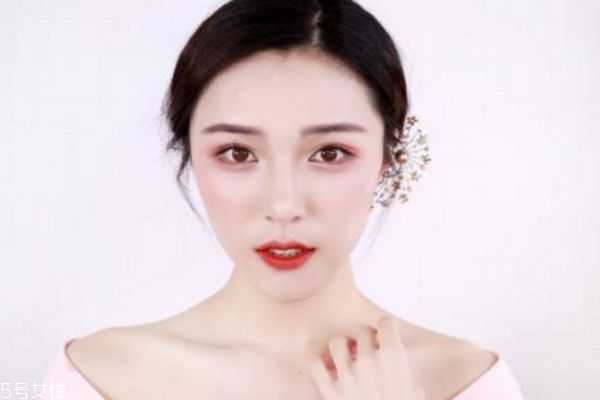 樱花妆怎么画 樱花妆怎么画
