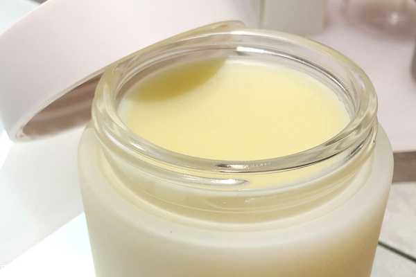 毛孔粗大卡粉怎么办？4个方面围攻粗大毛孔