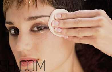 卸妆油会堵塞毛孔吗？卸妆水卸妆乳和卸妆油的区别