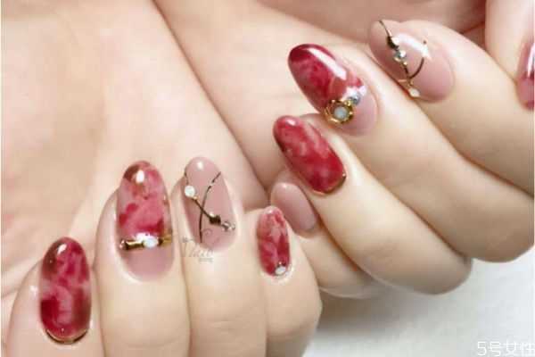 做美甲贴甲片可以坚持多久?能重复使用吗 做美甲贴甲片可以坚持多久?能重复使用吗