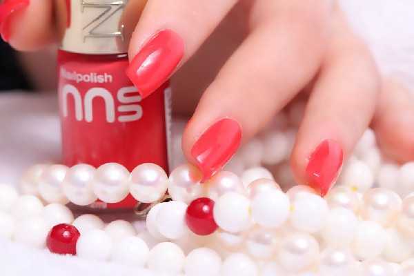 指甲油怎么涂平整 指甲油怎么涂平整