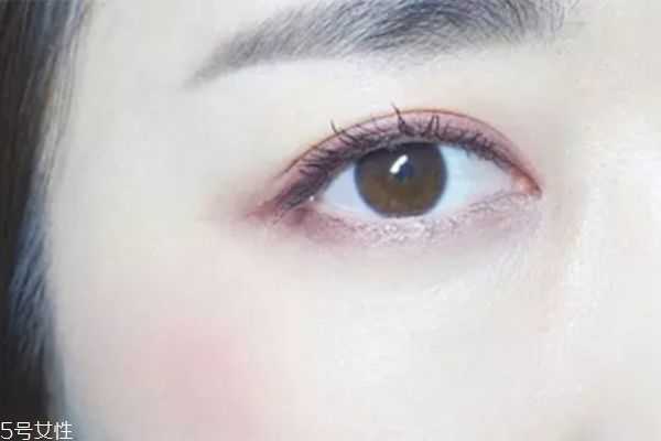 粉紫色眼妆怎么画？粉色和紫色眼影的画法