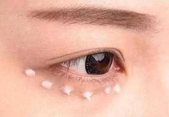 眼霜细纹多久能见效果 眼霜细纹多久能见效果