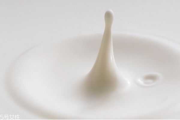 洗完脸后先涂水还是乳