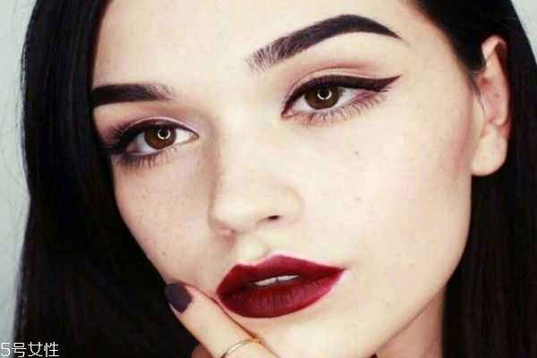 眼线晕妆怎么办 单眼皮画眼线这样画