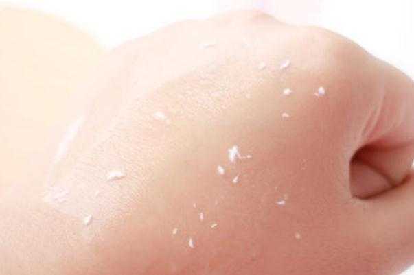 去角质对皮肤有伤害吗 去角质的作用与功效是什么