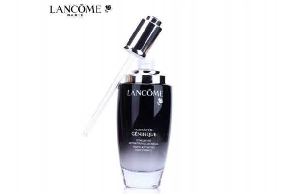 肌底液和精华液区别 用完肌底液还需要用精华液吗	