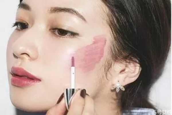 圆脸如何涂腮红好看？