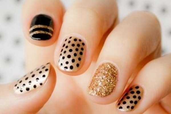 美甲是先涂魔镜粉还是先封层?用魔镜粉的小贴士 美甲是先涂魔镜粉还是先封层?用魔镜粉的小贴士