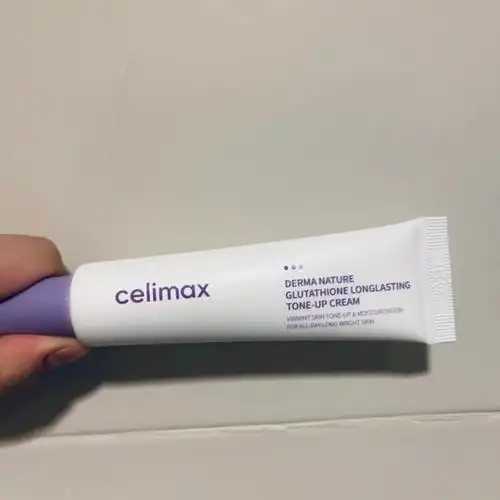 素颜霜选白色还是偏深色