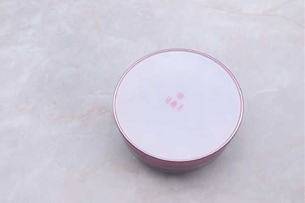 花西子玉女桃花轻蜜粉好用吗？花西子玉女桃花轻蜜粉细腻吗